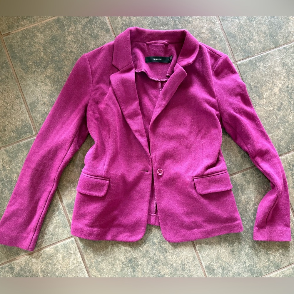 🎀3/$25🎀 Vero Moda Fuchsia Blazer, size 6